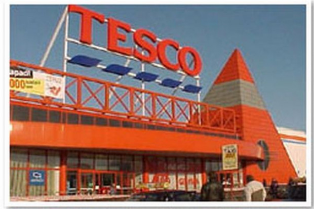Biedronka i Tesco polecają się... trochę inaczej: Nowe kampanie reklamowe największych sieci