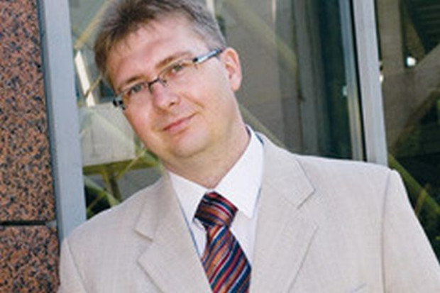 Płacąc kartą klient wydaje więcej