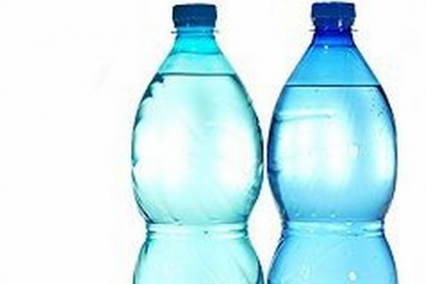 Nielsen: Najwięcej wody sprzedaje się w supermarketach