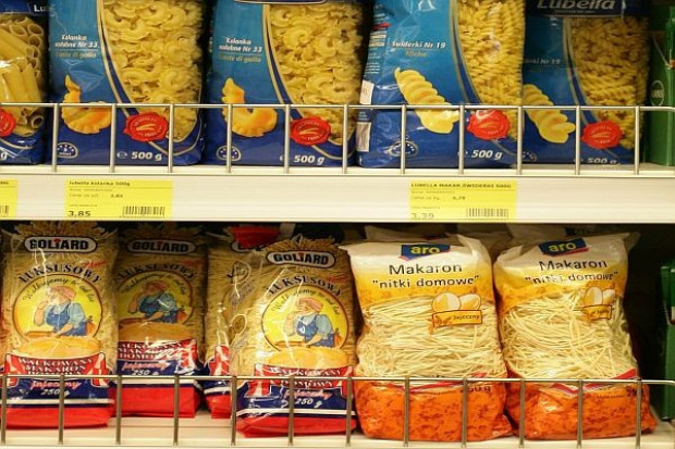 Półka z makaronami