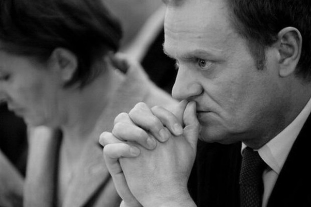 Donald Tusk będzie pełnić wartę przy trumnie prezydenta