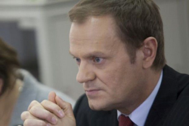 PIH potępia premiera za kupowanie w Biedronce