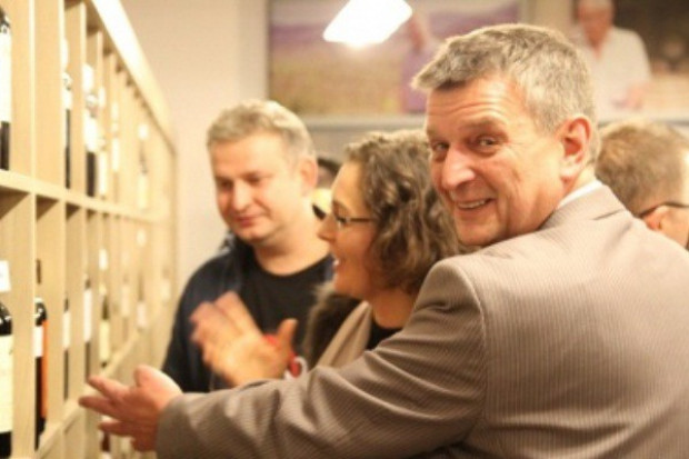 Winarium zmienia szyld na Vinifera. W ramach podziału spółki Marek Kondrat objął 1 sklep