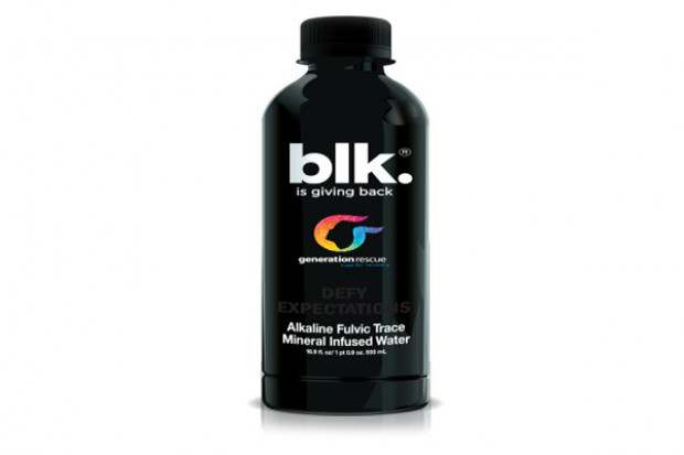 Blk. - naturalnie czarna woda mineralna wchodzi na Polski rynek