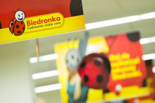 Trzy placówki Biedronki w Warszawie wybrane do testów płatności kartami