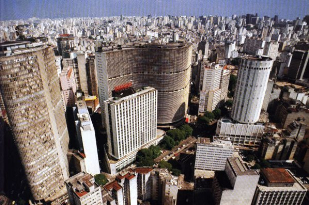 Warszawa chce być jak Sao Paulo. Tyle samo powierzchni handlowej, choć 10 razy mniej ludności