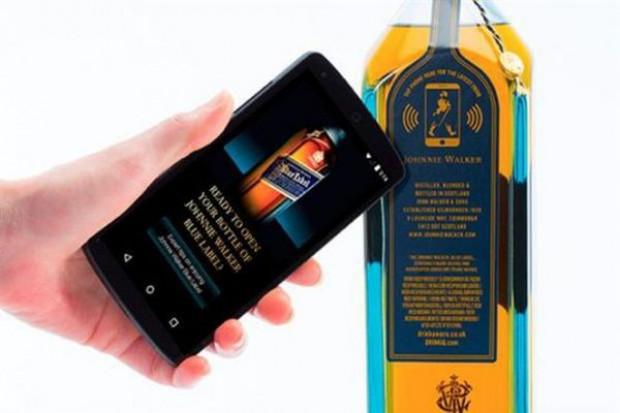Butelki whisky Johnnie Walker mogą wysyłać spersonalizowane wiadomości