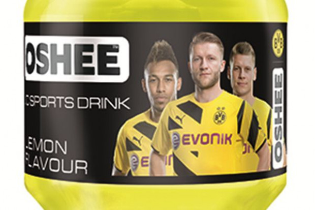 fot. za wirtualnemedia.pl Piłkarze Borussii Dortmund na butelkach napoju Oshee