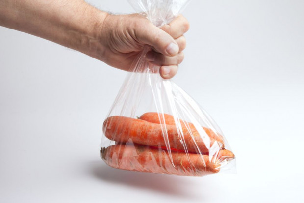 Fot. Shutterstock.com Klienci o ekologii: Foliówki są szkodliwe, za mało piw ma butelki zwrotne