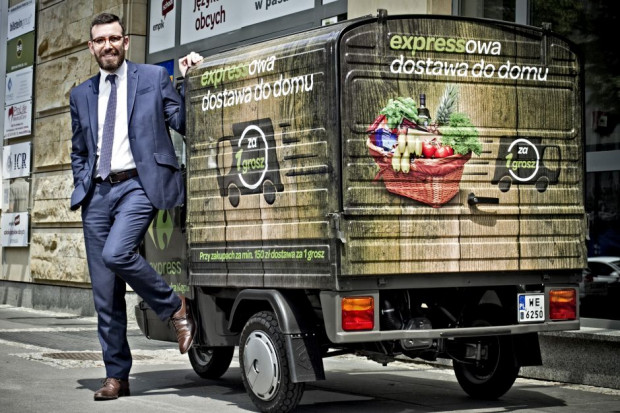Fot. Carrefour testuje system dostaw do domu, na zdj. Francois Vincent członek zarządu i dyrektor ds. franczyzy Carrefour Polska (fot. zelaznastudio.pl) Warszawski Carrefour Express z usługą dostawy zakupów do domu