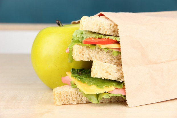 W sklepikach szkolnych znajdą się kanapki ze zdrowego pieczywa, fot. Shutterstock Lewiatan: Prowadzenie szkolnych sklepików stanie się nieopłacalne