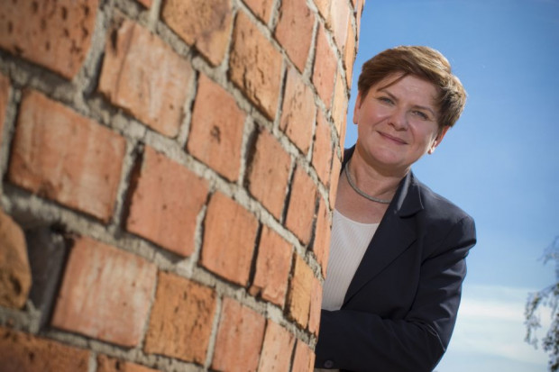Beata Szydło zapowiada, że PiS nie wycofa się z planów opodatkowania dużego handlu, na zdj. Beata Szydło fot. Żelazna Studio Beata Szydło potwierdza: Opodatkujemy sieci wielkopowierzchniowe