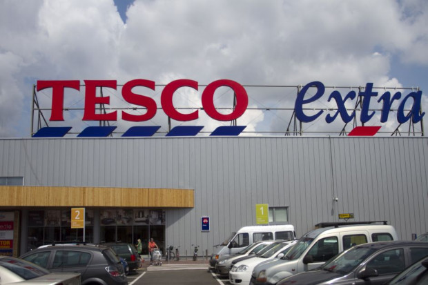 Na zdjęciu sklep Tesco Extra w Warszawie, fot. Żelazna Studio Sprzedaż Tesco w Europie Centralnej, plotka czy prawda - analiza