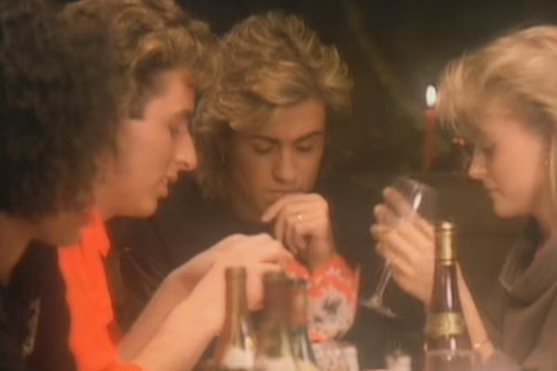 fot. za youtube.com Co gra w galeriach handlowych przed świętami? Wcale nie „Last Christmas”