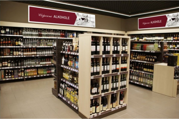 Pracownicy wynosili alkohol, fot. Grupa Muszkieterów Pracownicy Intermarche okradli sklep z towarów o wartości 300 tys. zł