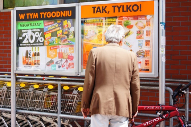 Od lutego do października Biedronka wprowadziła do sprzedaży ok. 1200 nowych produktów, fot. Authentic Creations / Shutterstock.com Biedronka dogoniła Lidl pod względem szerokości asortymentu
