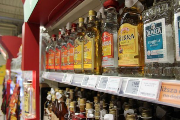 PIH: Ograniczanie legalnej sprzedaży alkoholu powoduje przekierowanie handlu do szarej strefy fot. ŁR PIH: Każdy ruch w ograniczaniu legalnej sprzedaży alkoholu należy ocenić bardzo surowo