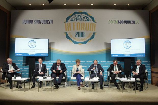 Paneliści debaty "Czy rynek dystrybucji uratuje małe sklepy?", fot. Żelazna Studio FRSiH: Czy rynek dystrybucji uratuje małe sklepy? (pełna relacja)
