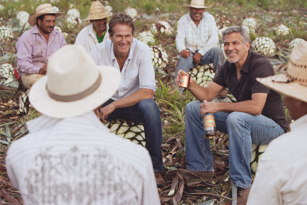 George Clooney i Randy Gerber, fot. za casamigostequila.com Marka tequili stworzona przez George'a Clooneya sprzedana za 1 mld dolarów
