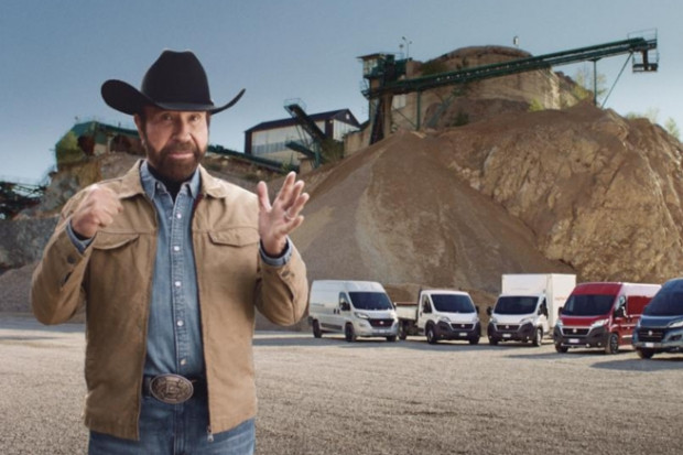 Fot. za youtube.com Chuck Norris w reklamie Fiata