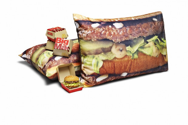 fot. materiały prasowe Piżama, poszewki czy koc w hamburgery? McDonald's zachęca prezentami do UberEATS