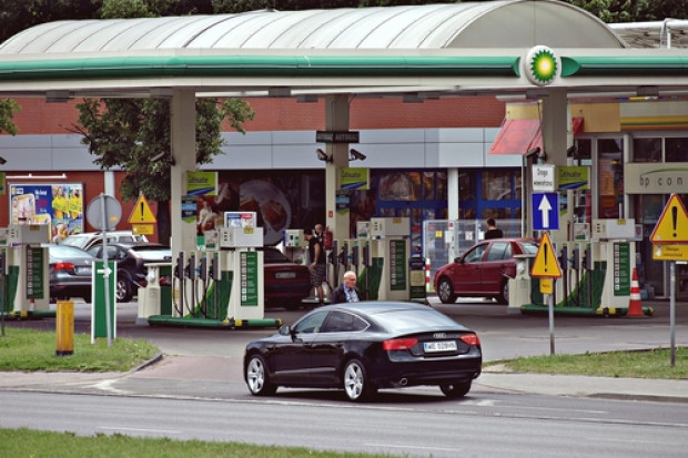 warszawska stacja BP, fot. shutterstock Piotr i Paweł uruchomił nowy koncept sklepu "Po drodze" na stacjach BP