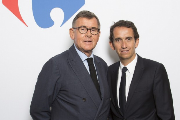 fot. Prezes Alexandre Bompard z prawej, poprzedni prezes Georges Plassat z lewej Nowy prezes Carrefoura rozpoczyna restrukturyzację grupy. Powołuje komitet wykonawczy
