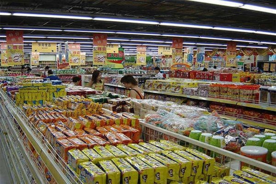 Związkowcy: Sieci marketów nadal wykorzystują pracowników