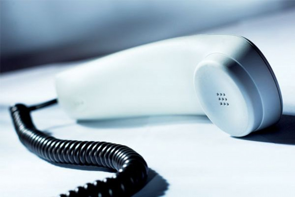 W ramach oszczędności sklepy rezygnują z telefonów stacjonarnych