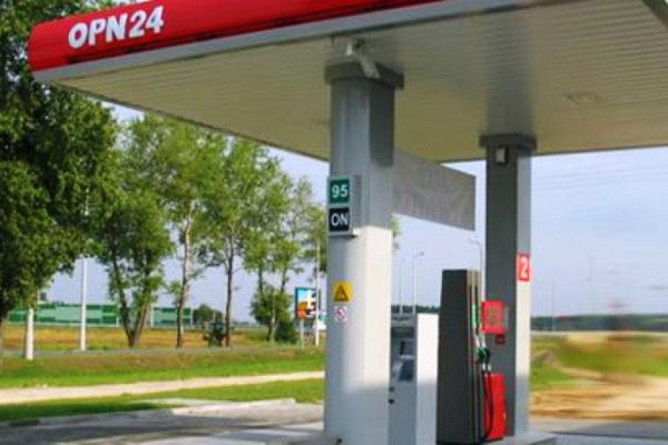 Przy sklepach sieci Stokrotka i Kaufland ruszają pierwsze stacje paliw