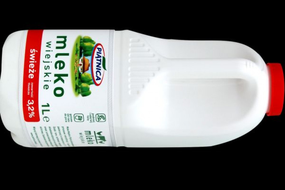 Mleko Wiejskiej od Piątnicy w butelce z uchwytem