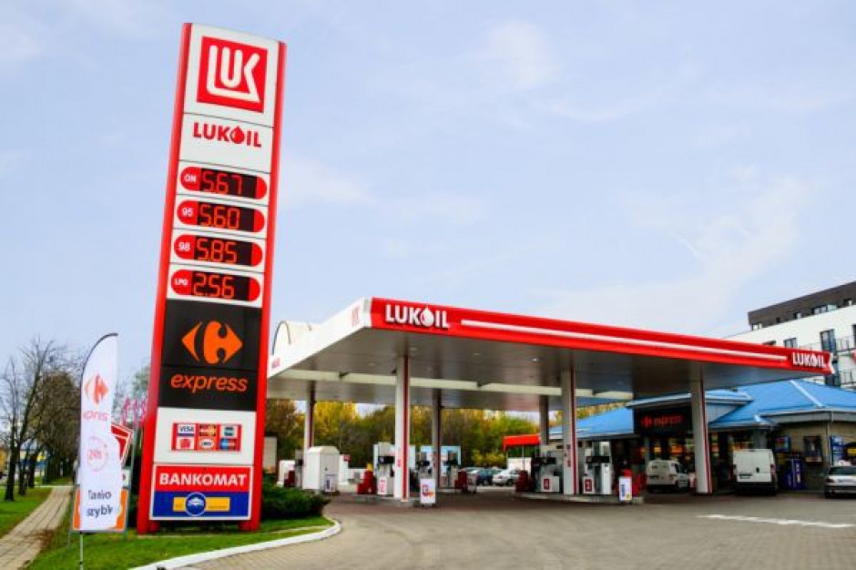 Carrefour i Lukoil poszerzają współpracę, na stacjach już 22 sklepy franczyzowe
