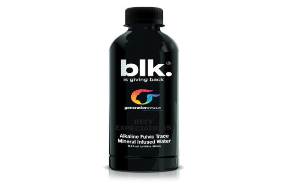 Blk. - naturalnie czarna woda mineralna wchodzi na Polski rynek