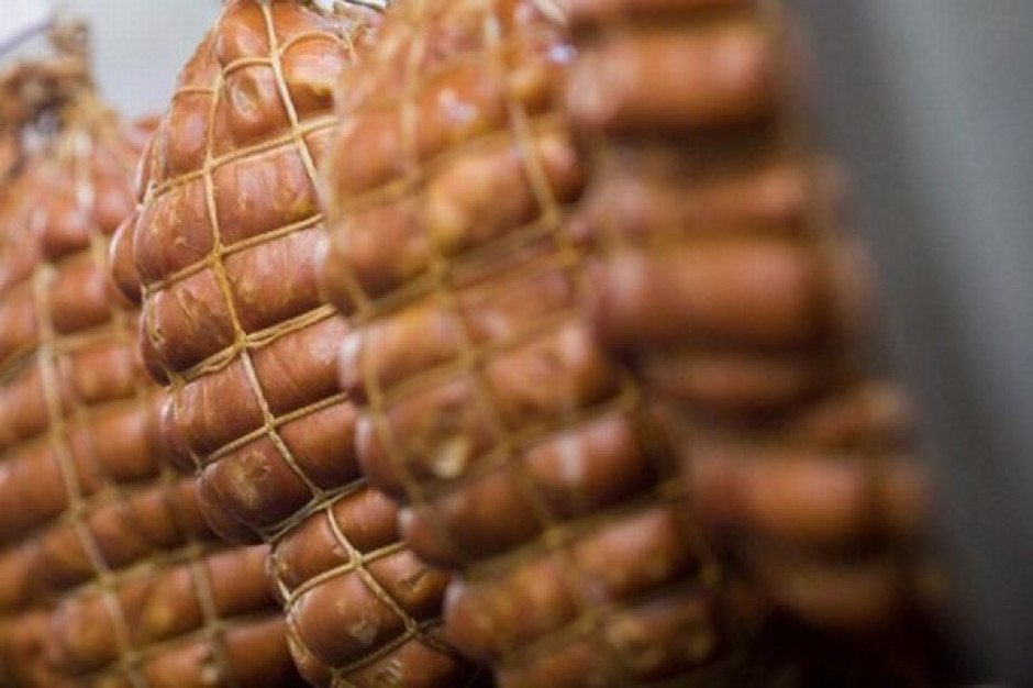 29 proc. Polaków wędliny kupuje w małych sklepach osiedlowych, a tylko 15 proc. w supermarketach