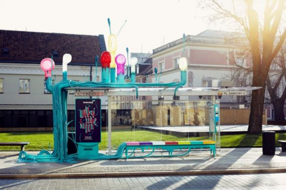 Nietypowy przystanek w centrum Warszawy wybudowany przez McDonald's