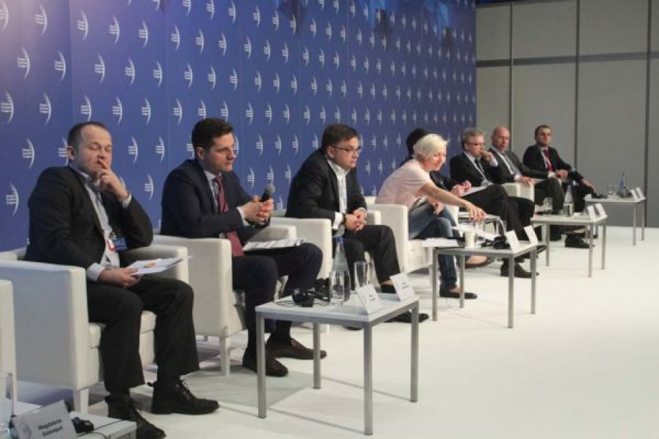 Na zdj. uczestnicy debaty, fot. PTWP EEC 2015: Nowy klient, nowy konsument