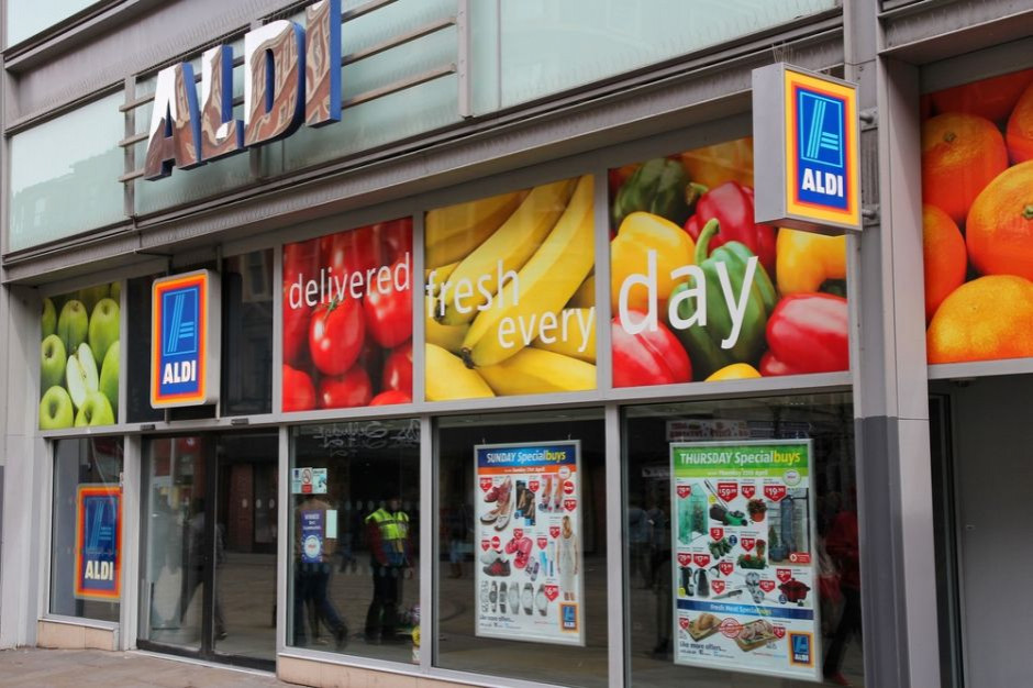 Sklep sieci Aldi w Wiellkiej Brytanii fot. shutterstock Aldi rusza ze sklepem internetowym w Wielkiej Brytanii