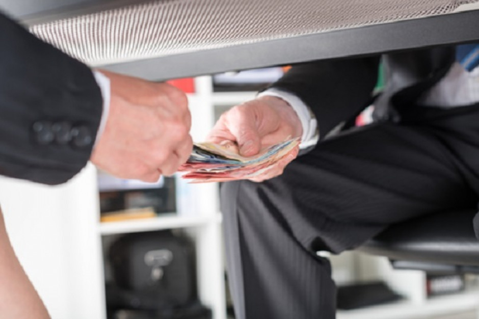 Korupcja w sieciach handlowych to duży problem, fot. za shutterstock.com Śledztwo w sprawie łapówek obejmuje większość ogólnopolskich sieci handlowych