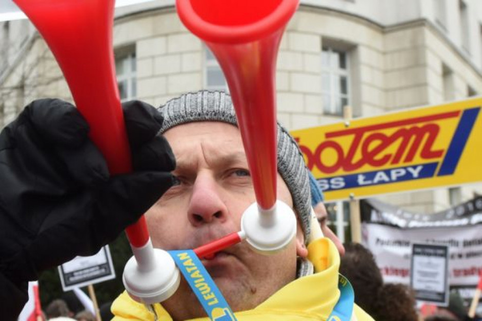 fot. radiozet.pl za PAP Pod Sejmem protestowało około 5 tys. kupców