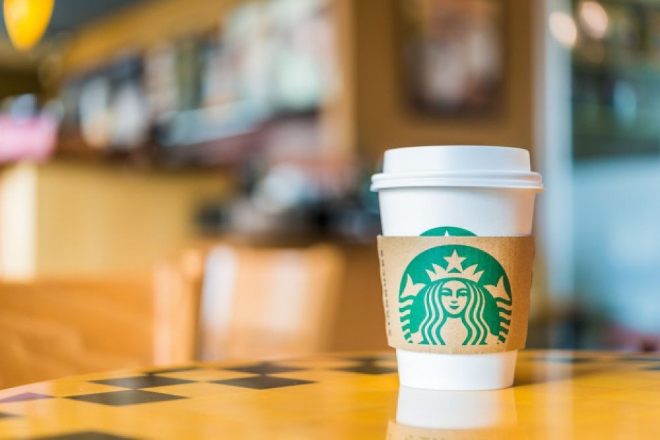 Sąd rozstrzygnie czy w Starbucks'ie nalewają za mało kawy; fot. shutterstock.com Starbucks pozwany przez klientów, bo bariści specjalnie nalewają za mało kawy