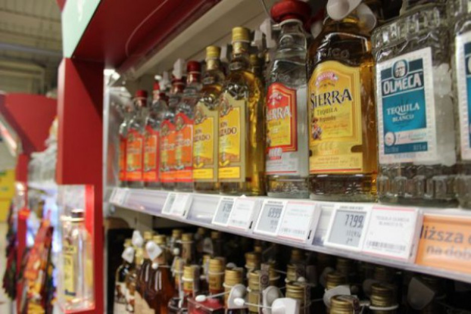PIH: Ograniczanie legalnej sprzedaży alkoholu powoduje przekierowanie handlu do szarej strefy fot. ŁR PIH: Każdy ruch w ograniczaniu legalnej sprzedaży alkoholu należy ocenić bardzo surowo