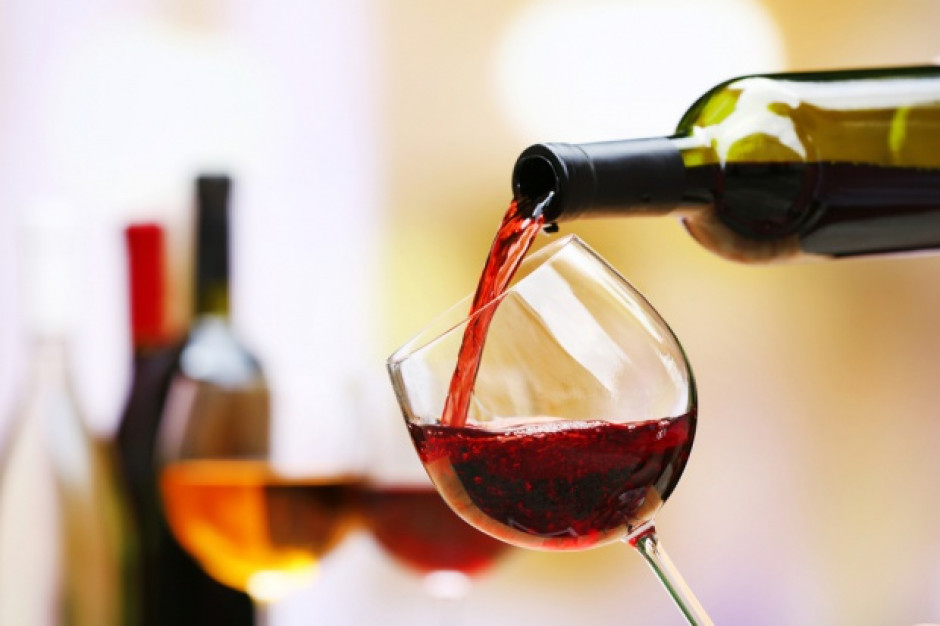 W 2015 r. Polacy wydali na wino 2,2 mld zł. fot. shutterstock Dyskonty liderem sprzedaży win gronowych