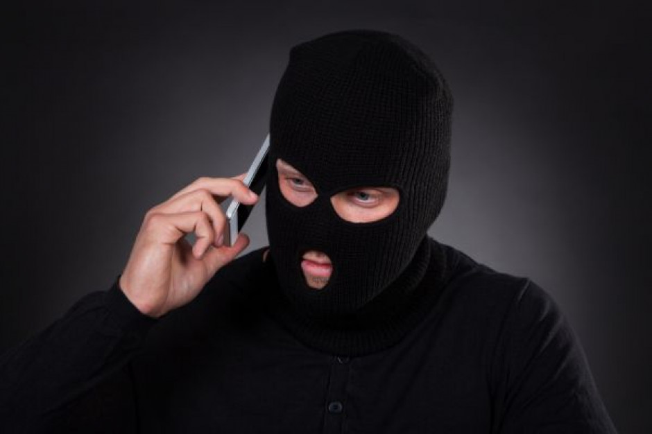 fot. shutterstock Pracownik warszawskiego hipermarketu chciał mieć wolne - zadzwonił z informacją o bombie
