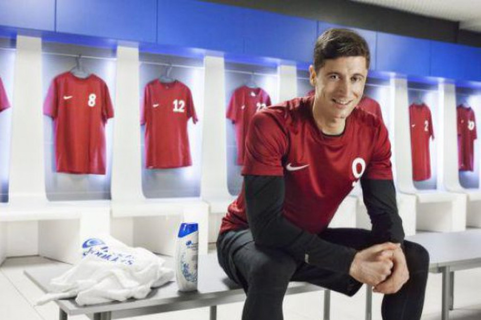 Robert Lewandowski reklamuje szampon Head & Shoulders