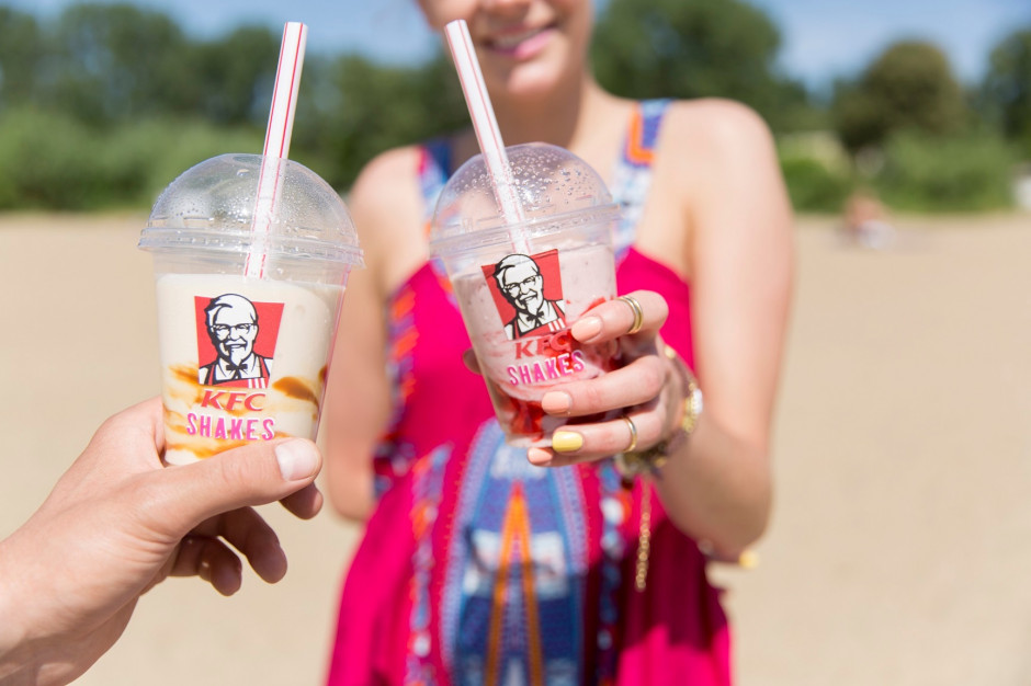 fot. KFC KFC chce przyciągnąć do swoich lokali polskimi truskawkami