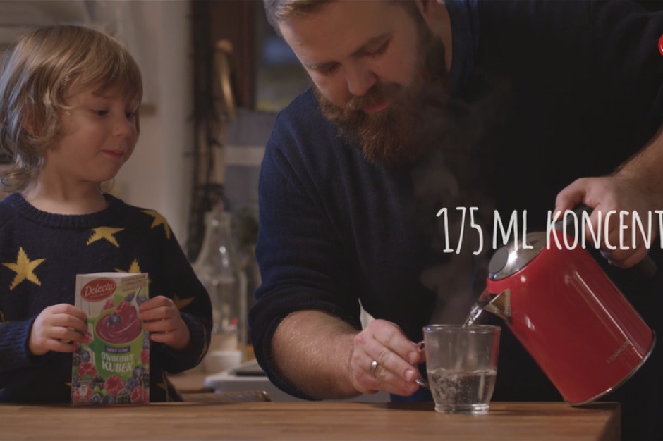 Fot. mat.pras. Owocowy kubek marki Delecta z kampanią reklamową