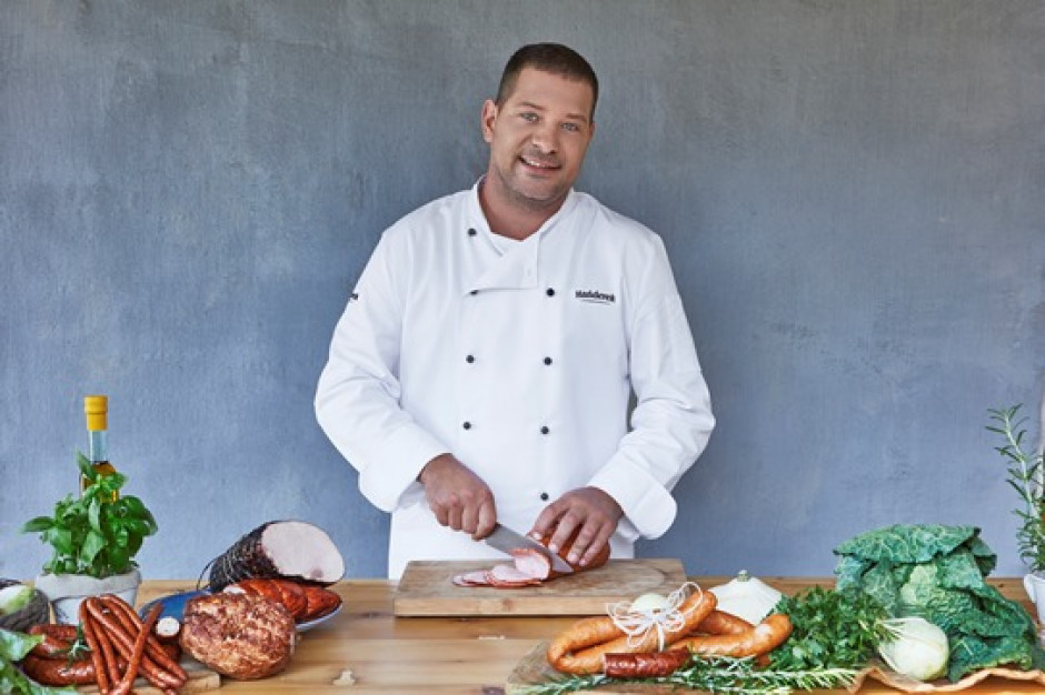 Fot. mat.pras. Uczestnik MasterChefa promuje wędliny Hańderek