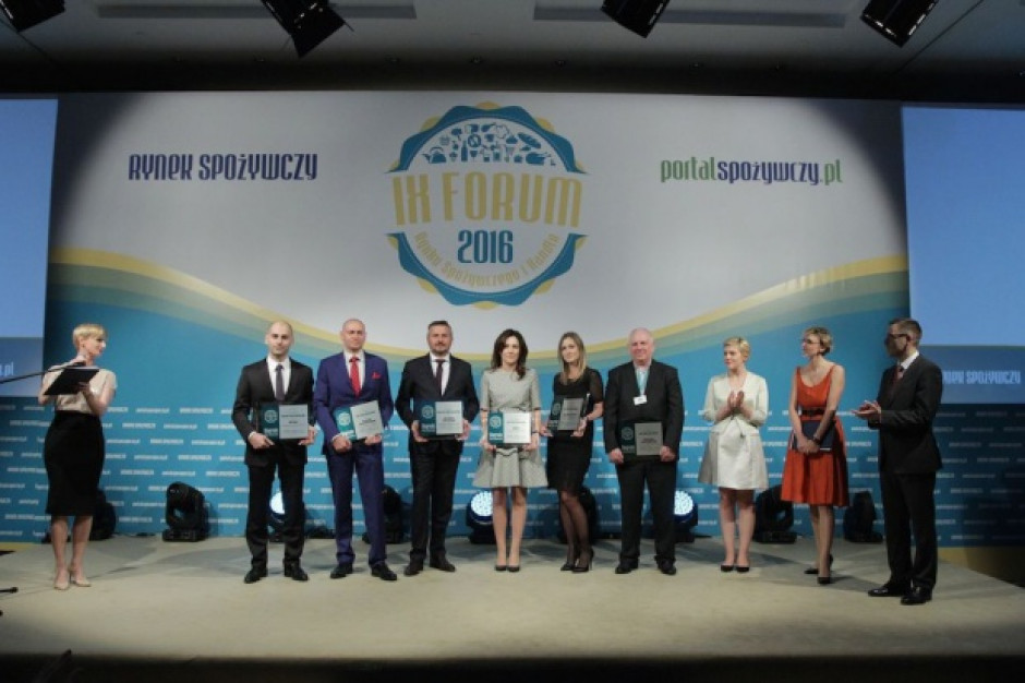Przedstawiciele nagrodzonych firm. Fot. PTWP Wręczono Nagrody Rynku Spożywczego 2016