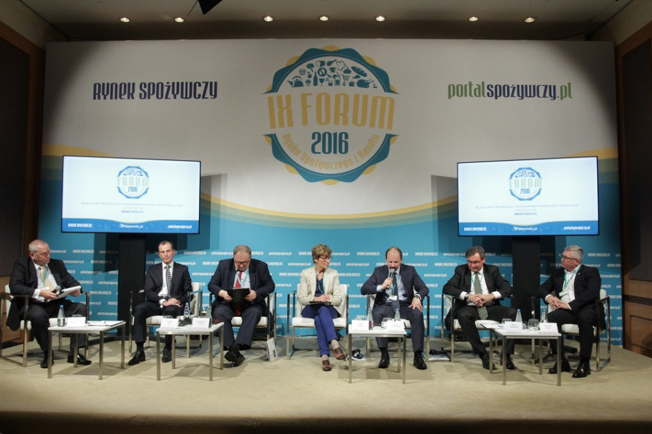 Paneliści debaty "Czy rynek dystrybucji uratuje małe sklepy?", fot. Żelazna Studio FRSiH: Czy rynek dystrybucji uratuje małe sklepy? (pełna relacja)