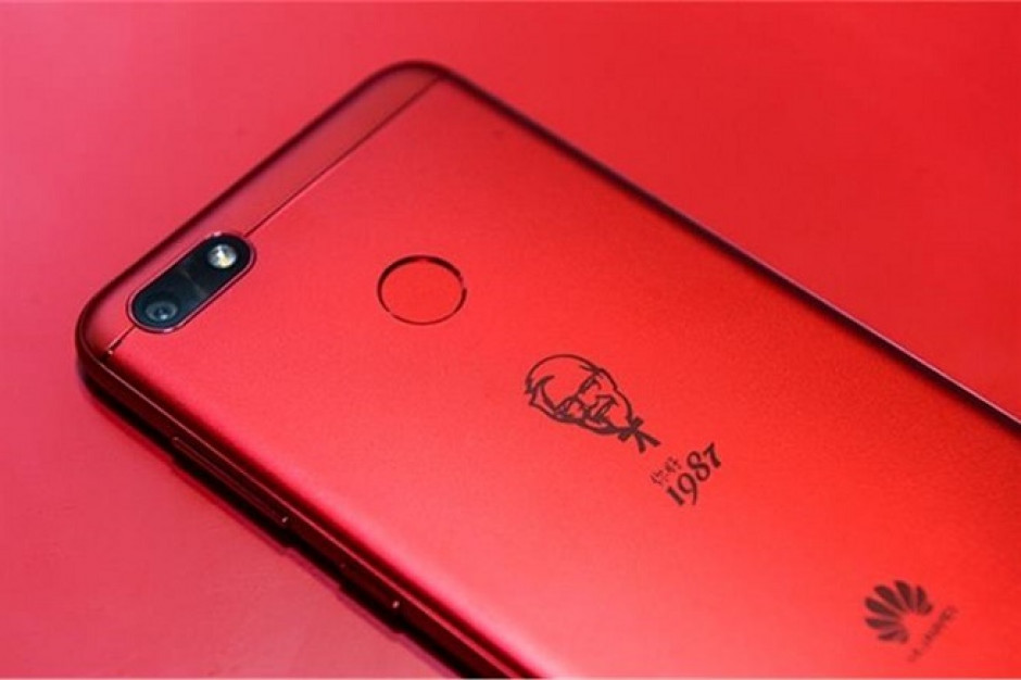 fot. za wirtualnemedia.pl KFC tworzy limitowaną edycję telefonów pod marką własną